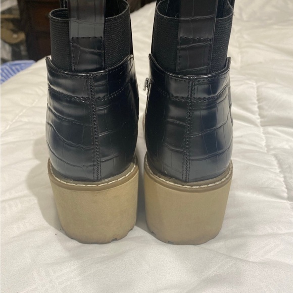 Dolce vita boots worn a couple of time. Still looks great - Picture 4 of 4